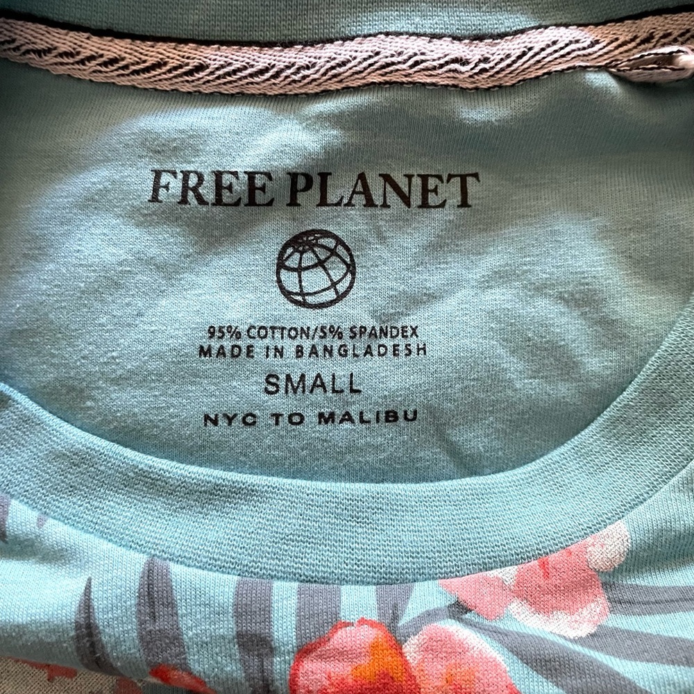 Free Planet Size Small flamingo T-shirt - Picture 3 of 6